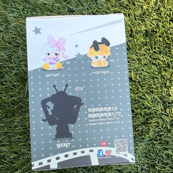 Dimoo World Vinyl Plush Keychain - Picture 2 of 5